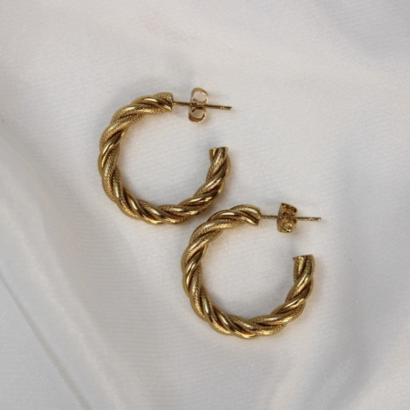 Guld twisted hoops