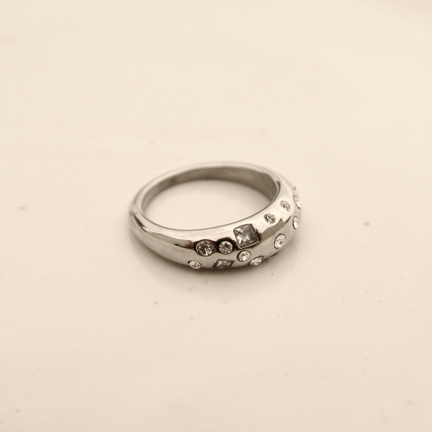 Dome krystal ring sølv - medium